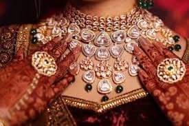 Love in Gold: Romantic Jewelry Ideas